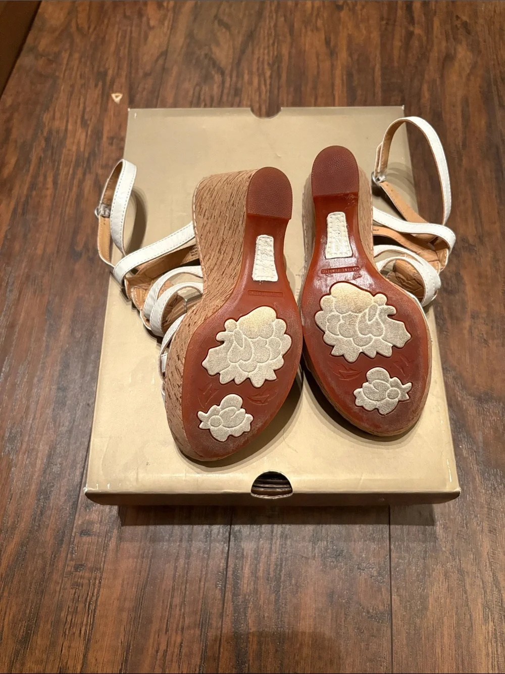 ⭐️LE DISCONTINUED⭐️ BØRN Crown Kaspin Sandal Wedge- white/tan- Women’s 7 US